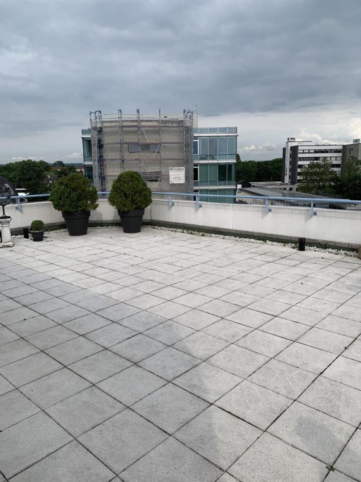 Im Herzen Von Wiesdorf- Blick Auf Das Bayer-Kreuz -Appartement Mit 2 Schlafzimmern-Fuer 3 Personen -Zentral Gelegen - Friedrich Ebert Platz 5A , 4Te Etage - Dachterrasse Und Sauna - Kaution Pflicht - Leverkusen Extérieur photo