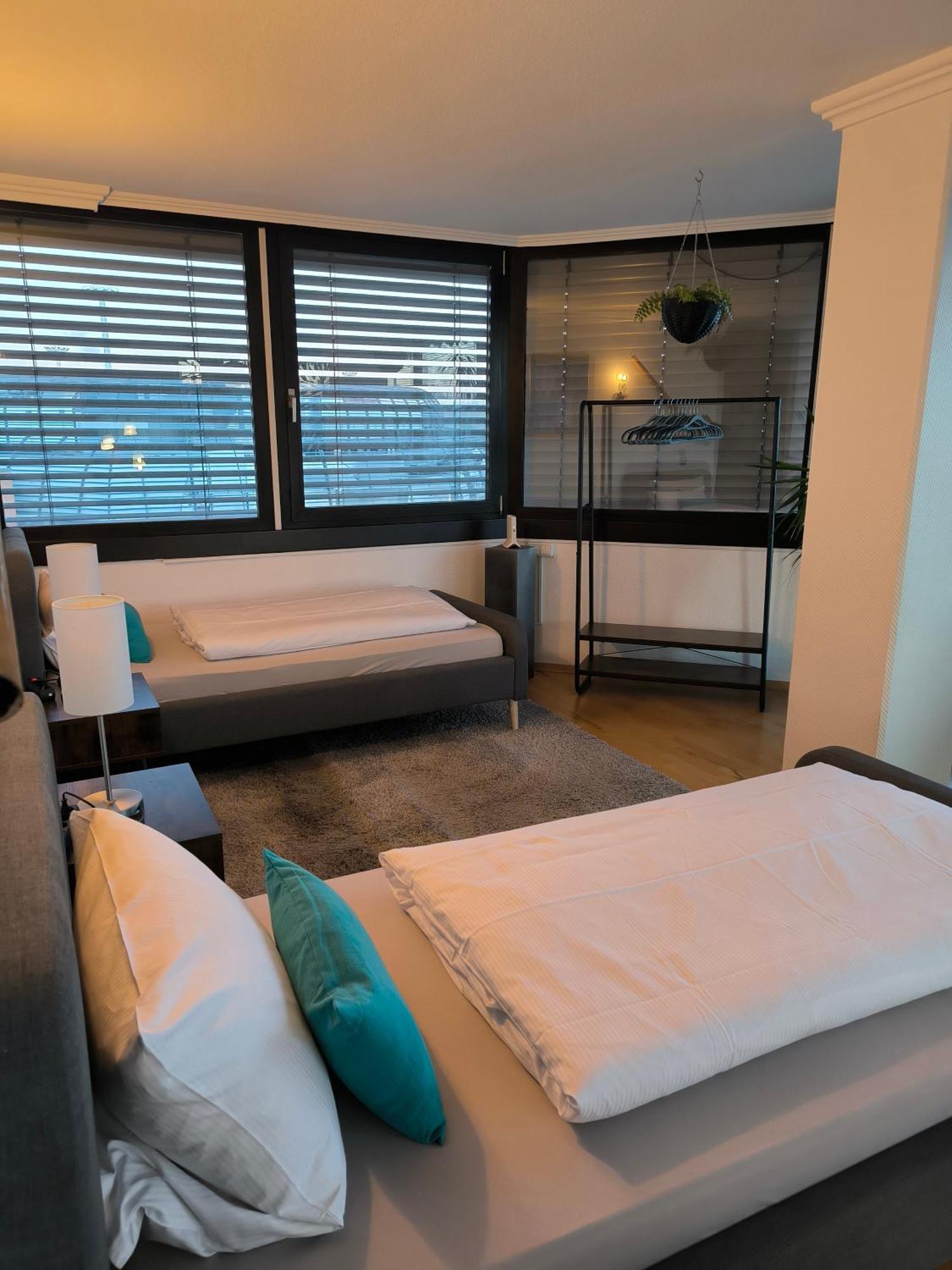 Im Herzen Von Wiesdorf- Blick Auf Das Bayer-Kreuz -Appartement Mit 2 Schlafzimmern-Fuer 3 Personen -Zentral Gelegen - Friedrich Ebert Platz 5A , 4Te Etage - Dachterrasse Und Sauna - Kaution Pflicht - Leverkusen Extérieur photo