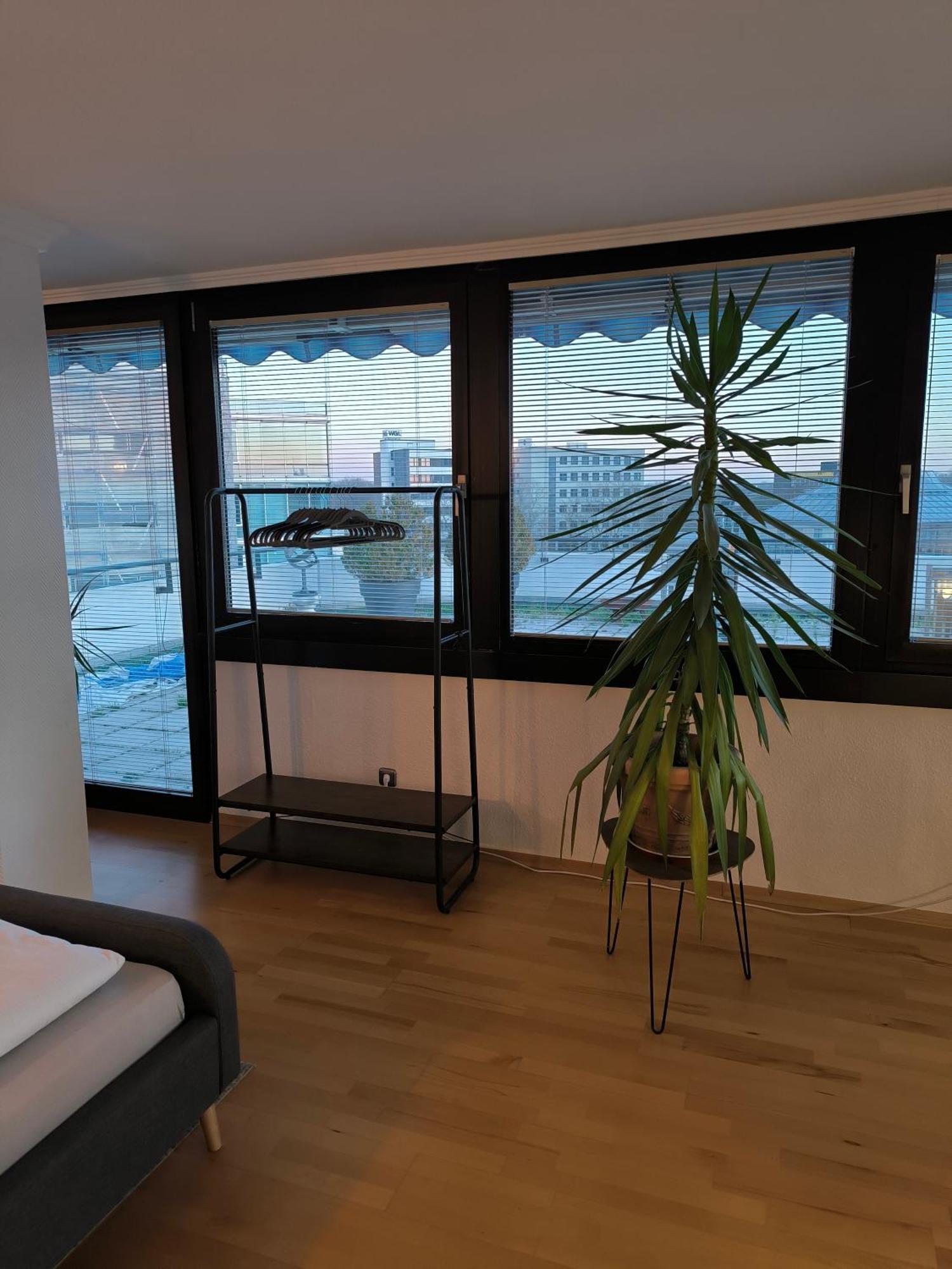 Im Herzen Von Wiesdorf- Blick Auf Das Bayer-Kreuz -Appartement Mit 2 Schlafzimmern-Fuer 3 Personen -Zentral Gelegen - Friedrich Ebert Platz 5A , 4Te Etage - Dachterrasse Und Sauna - Kaution Pflicht - Leverkusen Extérieur photo