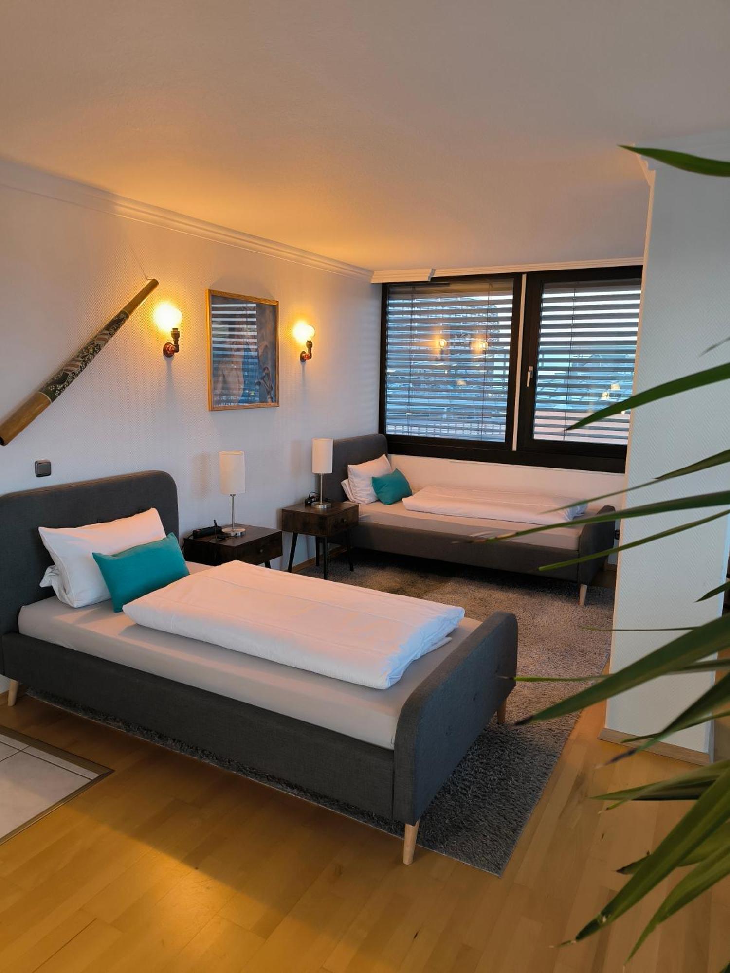 Im Herzen Von Wiesdorf- Blick Auf Das Bayer-Kreuz -Appartement Mit 2 Schlafzimmern-Fuer 3 Personen -Zentral Gelegen - Friedrich Ebert Platz 5A , 4Te Etage - Dachterrasse Und Sauna - Kaution Pflicht - Leverkusen Extérieur photo