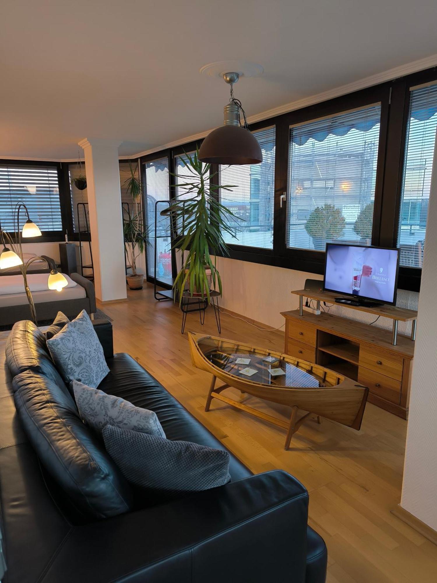 Im Herzen Von Wiesdorf- Blick Auf Das Bayer-Kreuz -Appartement Mit 2 Schlafzimmern-Fuer 3 Personen -Zentral Gelegen - Friedrich Ebert Platz 5A , 4Te Etage - Dachterrasse Und Sauna - Kaution Pflicht - Leverkusen Extérieur photo
