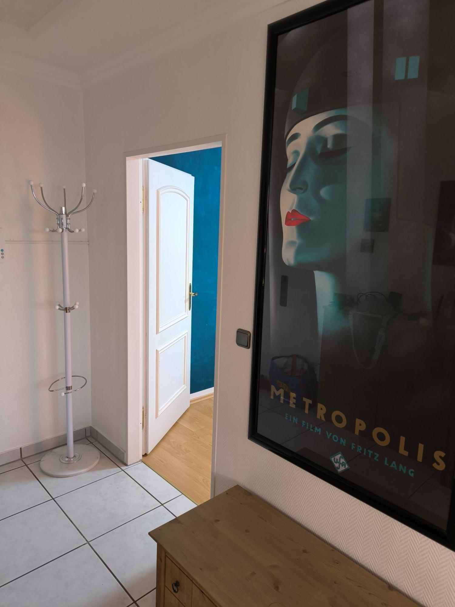 Im Herzen Von Wiesdorf- Blick Auf Das Bayer-Kreuz -Appartement Mit 2 Schlafzimmern-Fuer 3 Personen -Zentral Gelegen - Friedrich Ebert Platz 5A , 4Te Etage - Dachterrasse Und Sauna - Kaution Pflicht - Leverkusen Extérieur photo