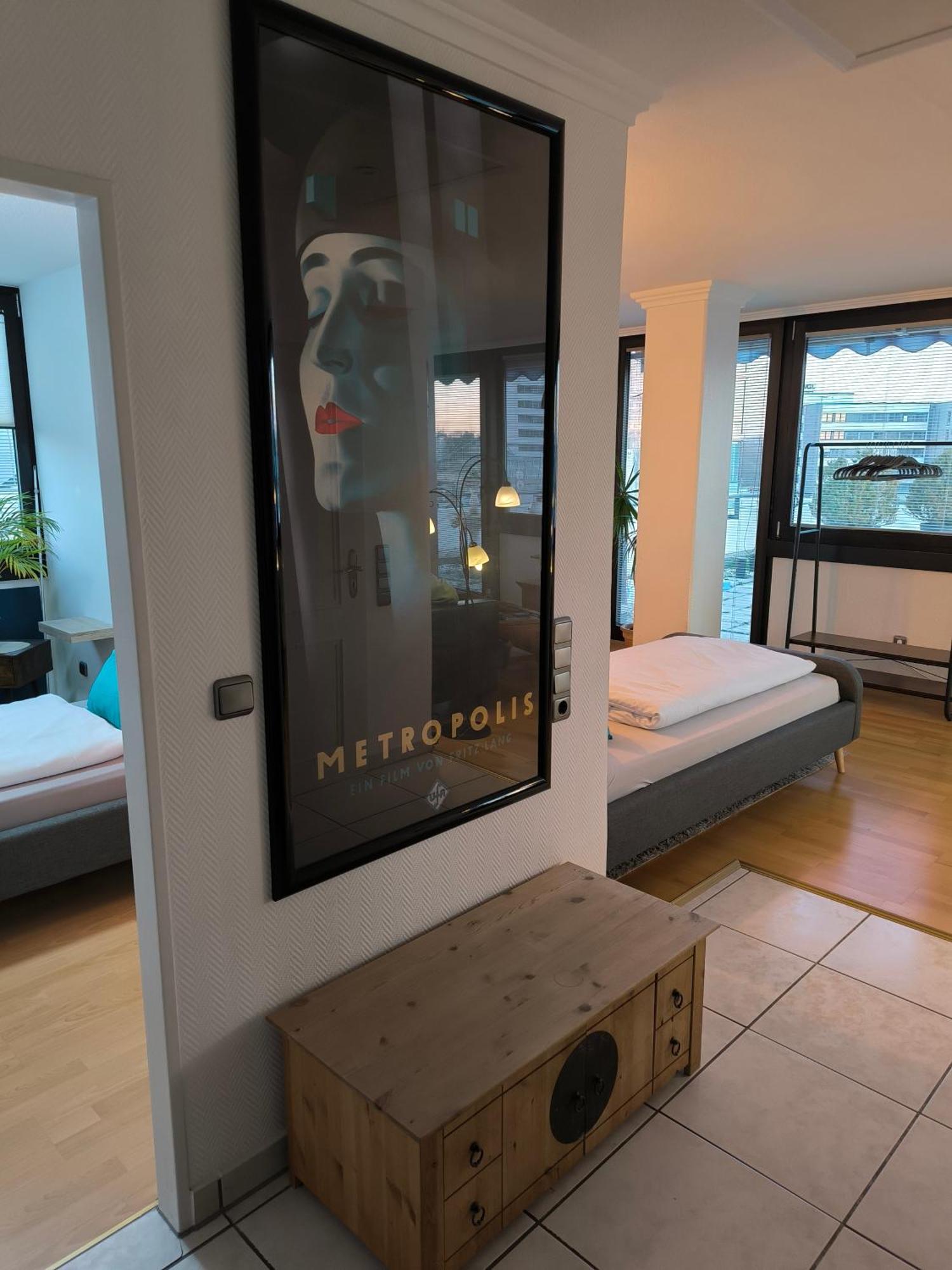 Im Herzen Von Wiesdorf- Blick Auf Das Bayer-Kreuz -Appartement Mit 2 Schlafzimmern-Fuer 3 Personen -Zentral Gelegen - Friedrich Ebert Platz 5A , 4Te Etage - Dachterrasse Und Sauna - Kaution Pflicht - Leverkusen Extérieur photo
