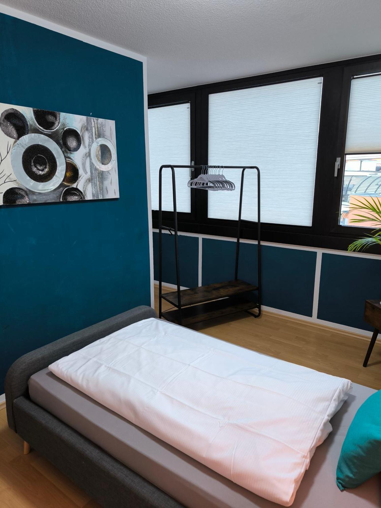 Im Herzen Von Wiesdorf- Blick Auf Das Bayer-Kreuz -Appartement Mit 2 Schlafzimmern-Fuer 3 Personen -Zentral Gelegen - Friedrich Ebert Platz 5A , 4Te Etage - Dachterrasse Und Sauna - Kaution Pflicht - Leverkusen Extérieur photo