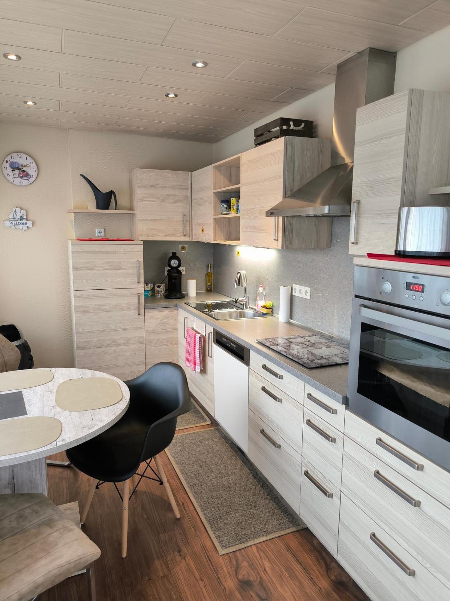 Im Herzen Von Wiesdorf- Blick Auf Das Bayer-Kreuz -Appartement Mit 2 Schlafzimmern-Fuer 3 Personen -Zentral Gelegen - Friedrich Ebert Platz 5A , 4Te Etage - Dachterrasse Und Sauna - Kaution Pflicht - Leverkusen Extérieur photo