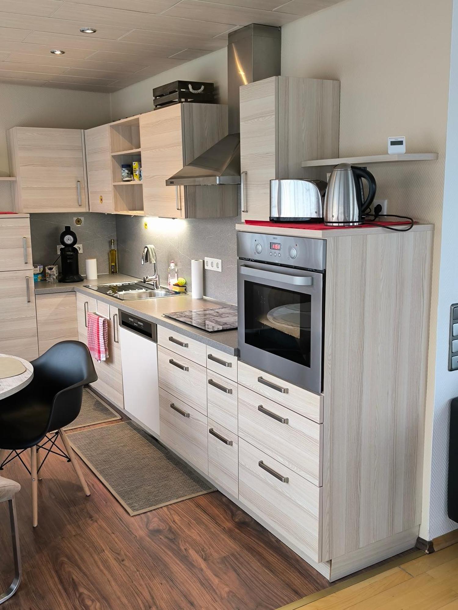 Im Herzen Von Wiesdorf- Blick Auf Das Bayer-Kreuz -Appartement Mit 2 Schlafzimmern-Fuer 3 Personen -Zentral Gelegen - Friedrich Ebert Platz 5A , 4Te Etage - Dachterrasse Und Sauna - Kaution Pflicht - Leverkusen Extérieur photo