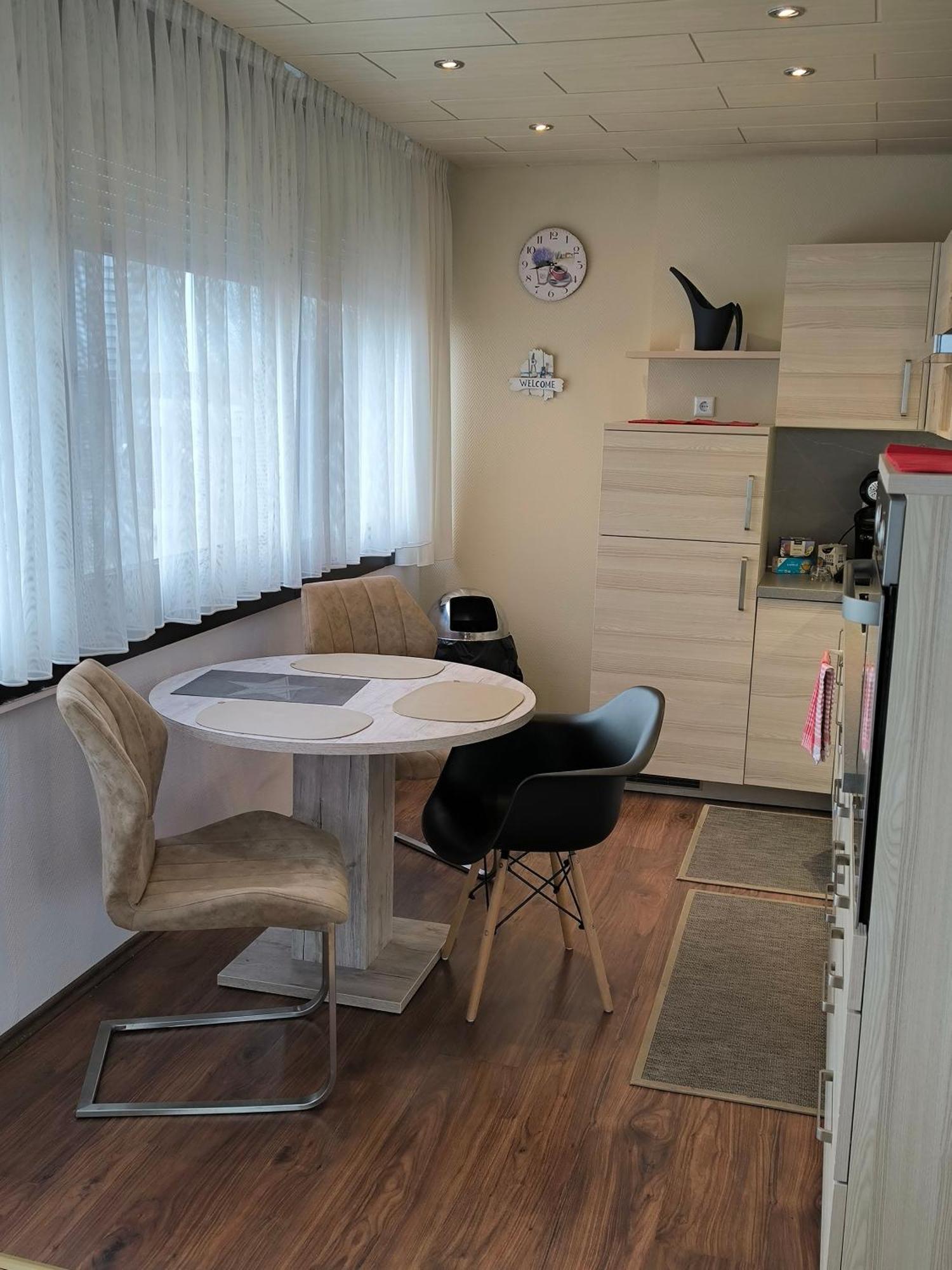 Im Herzen Von Wiesdorf- Blick Auf Das Bayer-Kreuz -Appartement Mit 2 Schlafzimmern-Fuer 3 Personen -Zentral Gelegen - Friedrich Ebert Platz 5A , 4Te Etage - Dachterrasse Und Sauna - Kaution Pflicht - Leverkusen Extérieur photo